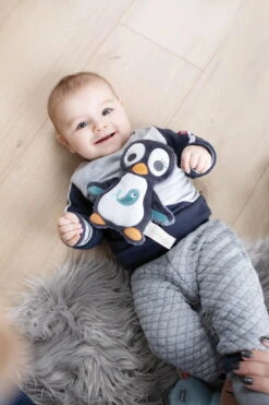 Nici 46575 Wombitombi Schmustier 2D Pinguin Watschili 18cm My First Nici -Nici Plüschtiere Angebote Store 46575 16 Image 1365x2048