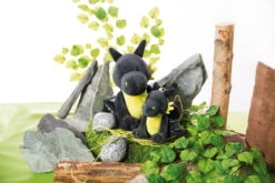 Nici 47994 Drache Dragor Schwarz-gelb 30cm Stehend Plüsch Kuscheltier Dragonia -Nici Plüschtiere Angebote Store 47994 06 47993 Milieu 2048x1365