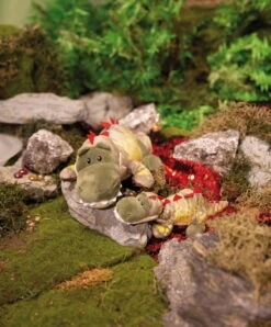 Nici 48817 Dinosaurier Fossily 45cm Liegend Plüsch Kuscheltier Dino GREEN -Nici Plüschtiere Angebote Store 48811 12 48814 Milieu 1697x2048 1