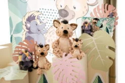 Nici 48866 Hyäne Helgi 36cm Plüsch Kuscheltier Schlenker GREEN Wild Friends -Nici Plüschtiere Angebote Store 48860 10 48865 48866 48867 48863 48864 Milieu 2048x1356 2